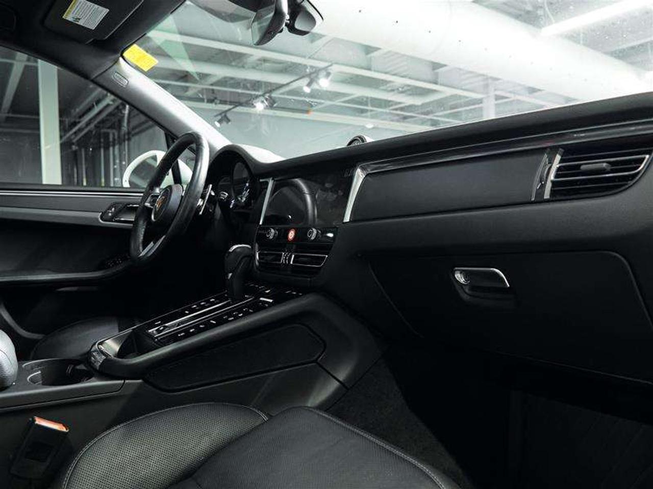 2024 Porsche Macan AWD Photo