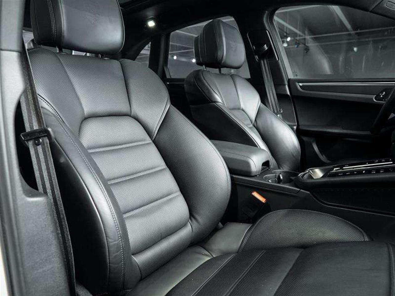 2024 Porsche Macan AWD Photo