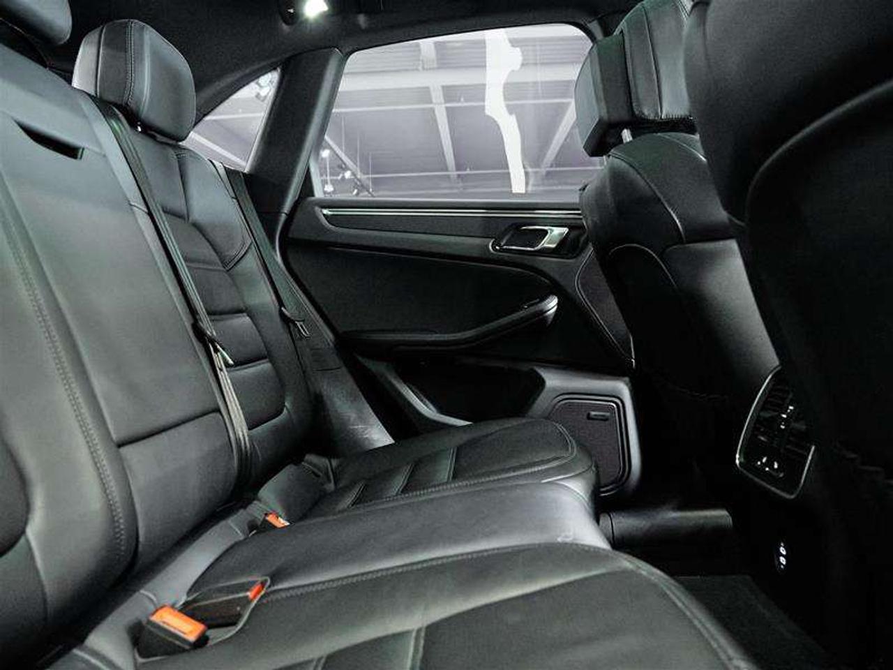 2024 Porsche Macan AWD Photo