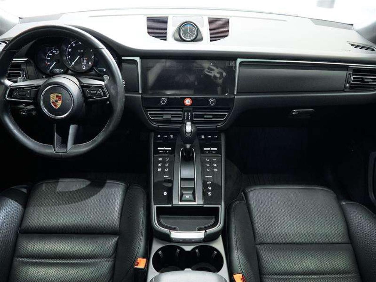 2024 Porsche Macan AWD Photo