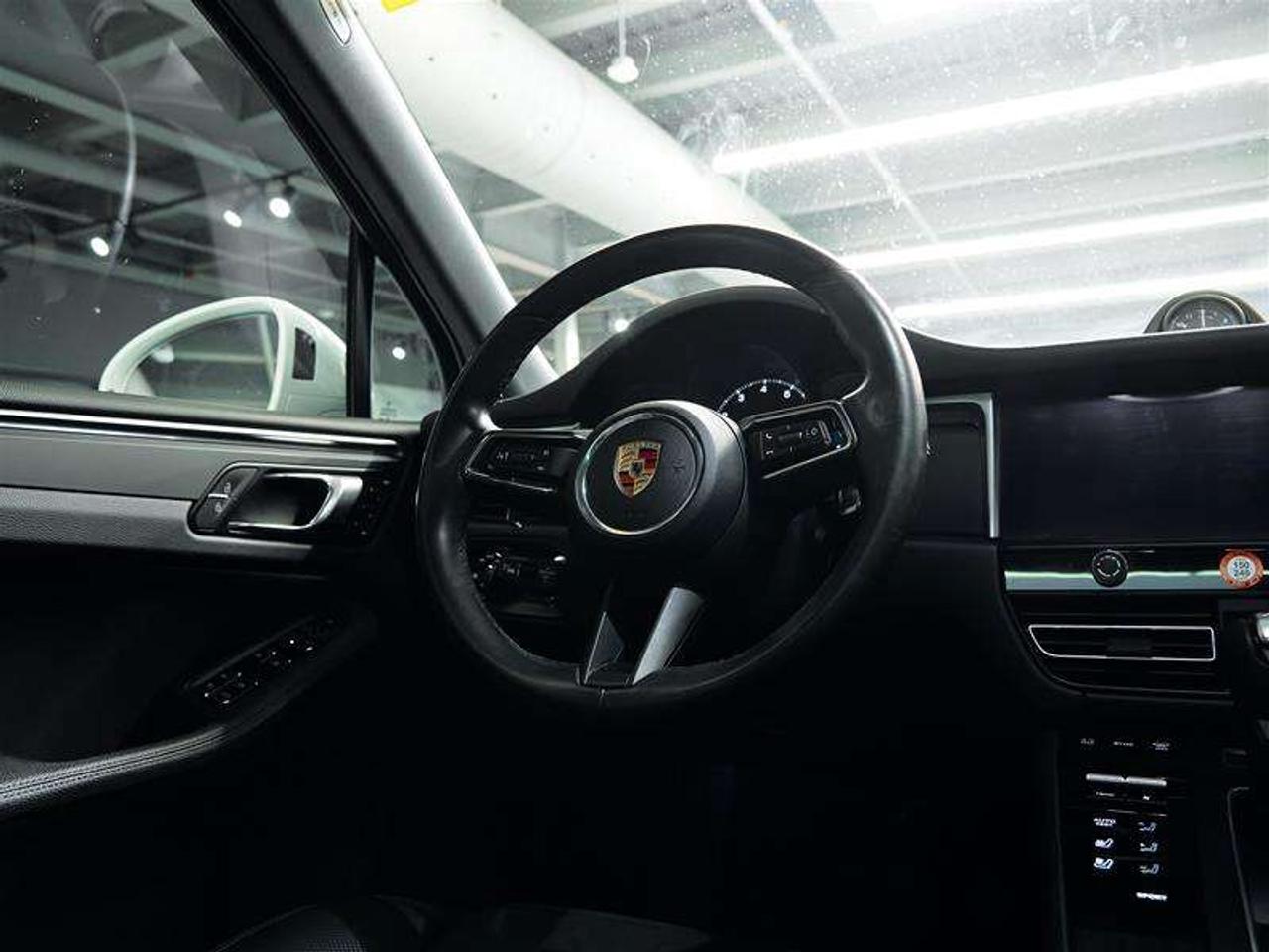 2024 Porsche Macan AWD Photo