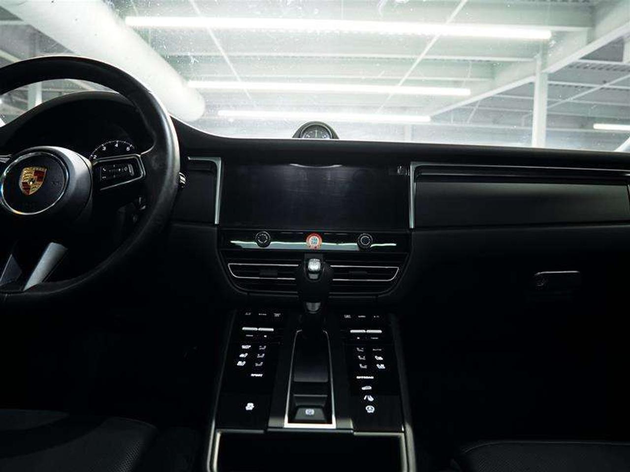 2024 Porsche Macan AWD Photo