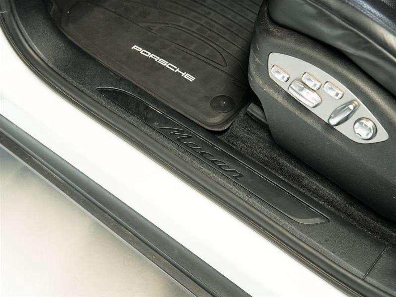 2024 Porsche Macan AWD Photo