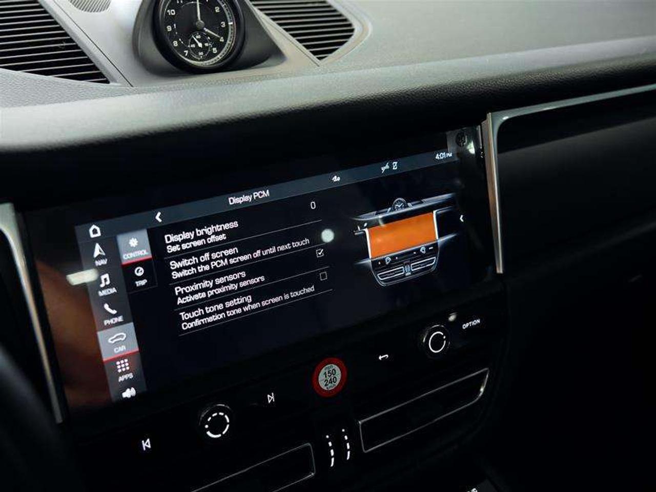 2024 Porsche Macan AWD Photo