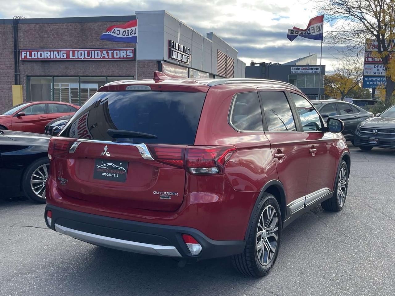2017 Mitsubishi Outlander ES AWC   7 PASS   Htd Seats   Sunroof   Dual Climate Photo3