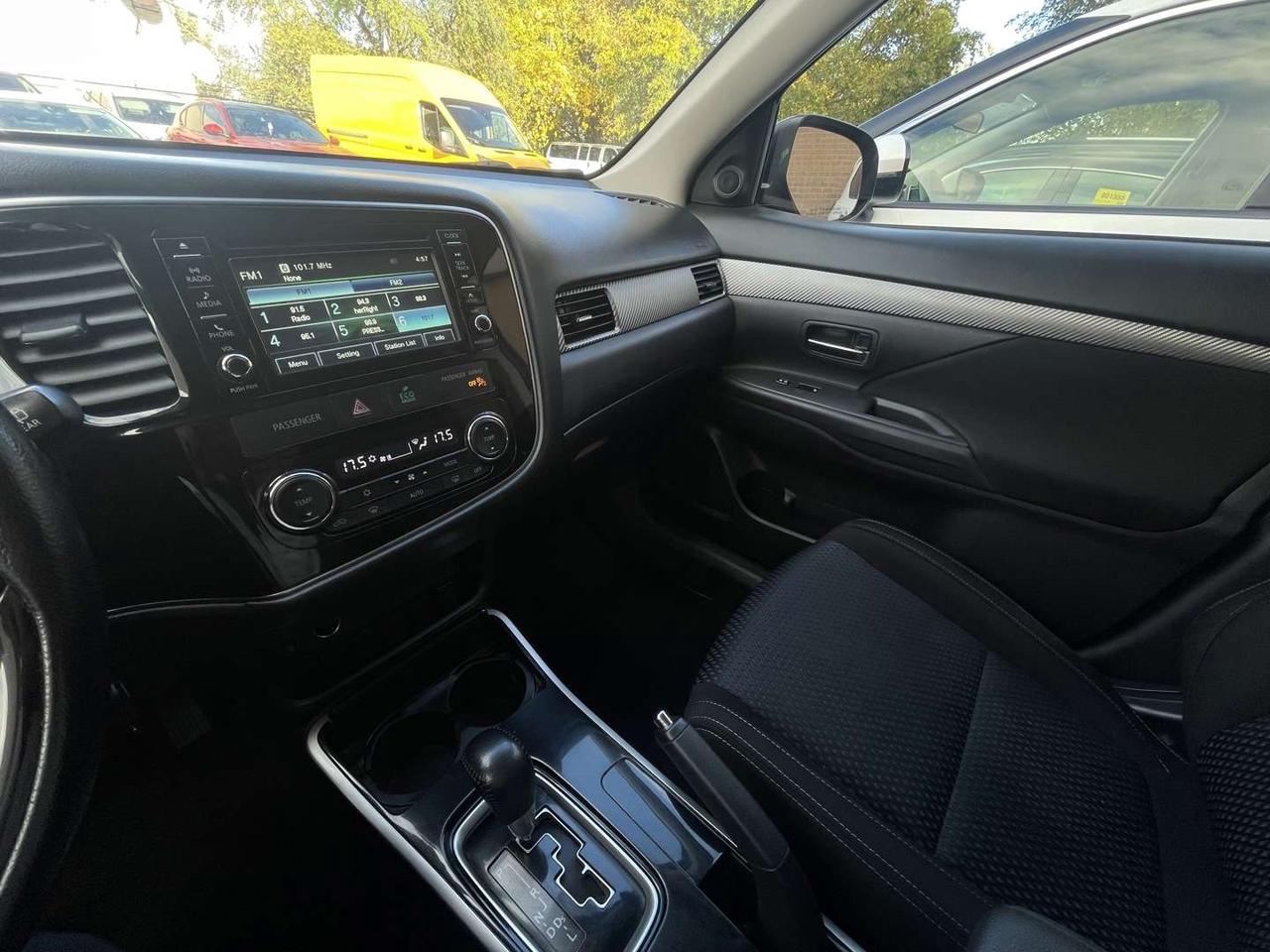 2017 Mitsubishi Outlander ES AWC   7 PASS   Htd Seats   Sunroof   Dual Climate Photo