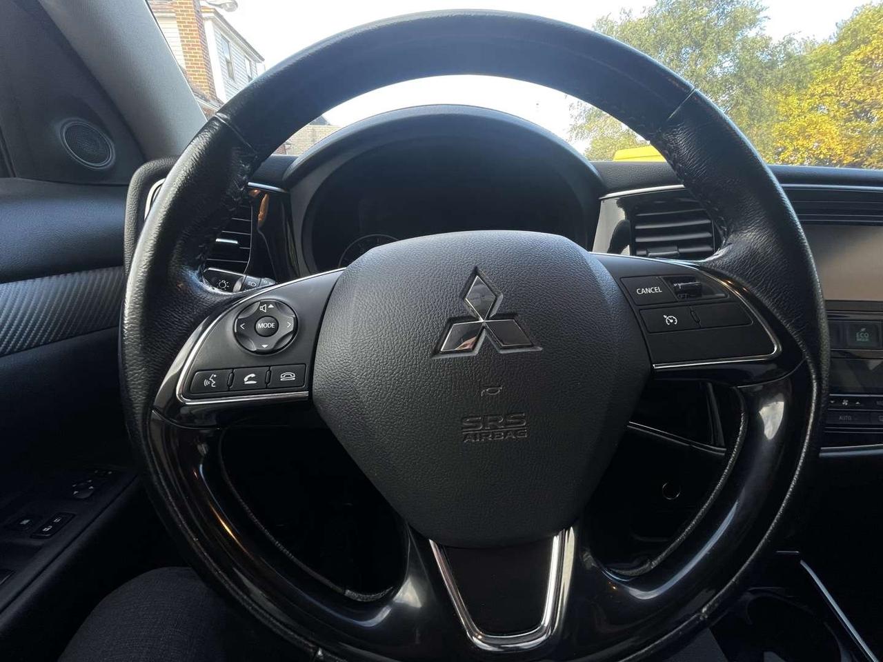 2017 Mitsubishi Outlander ES AWC   7 PASS   Htd Seats   Sunroof   Dual Climate Photo