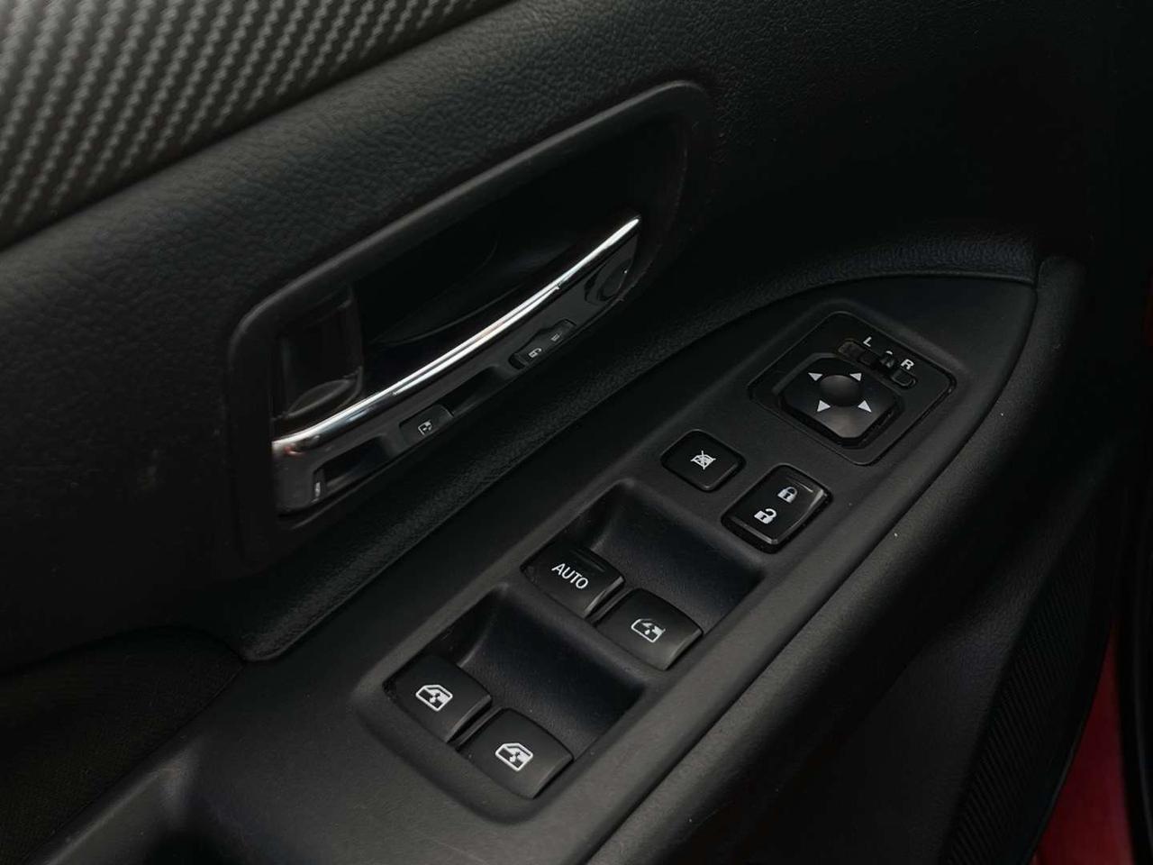2017 Mitsubishi Outlander ES AWC   7 PASS   Htd Seats   Sunroof   Dual Climate Photo
