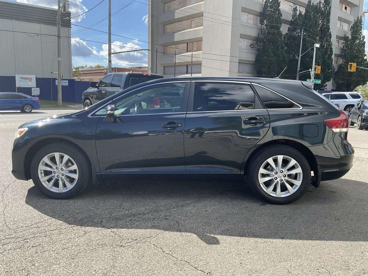 2013 Toyota Venza LE Premium Pkg - LEATHER! BACK-UP CAM! DUAL ROOF! BLUETOOTH! Photo3