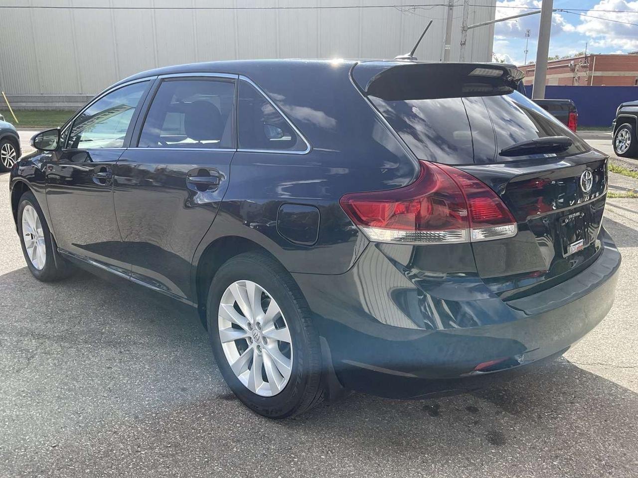2013 Toyota Venza LE Premium Pkg - LEATHER! BACK-UP CAM! DUAL ROOF! BLUETOOTH! Photo