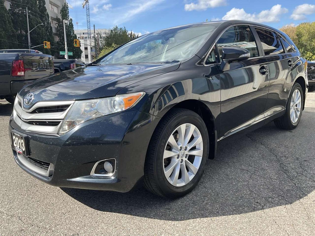 2013 Toyota Venza LE Premium Pkg - LEATHER! BACK-UP CAM! DUAL ROOF! BLUETOOTH! Photo