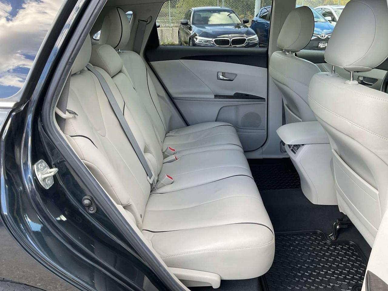2013 Toyota Venza LE Premium Pkg - LEATHER! BACK-UP CAM! DUAL ROOF! BLUETOOTH! Photo