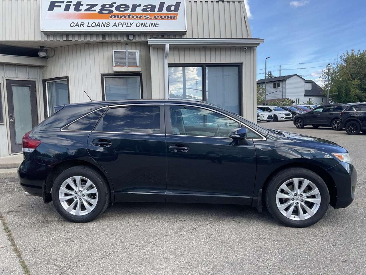 2013 Toyota Venza LE Premium Pkg - LEATHER! BACK-UP CAM! DUAL ROOF! BLUETOOTH! Photo