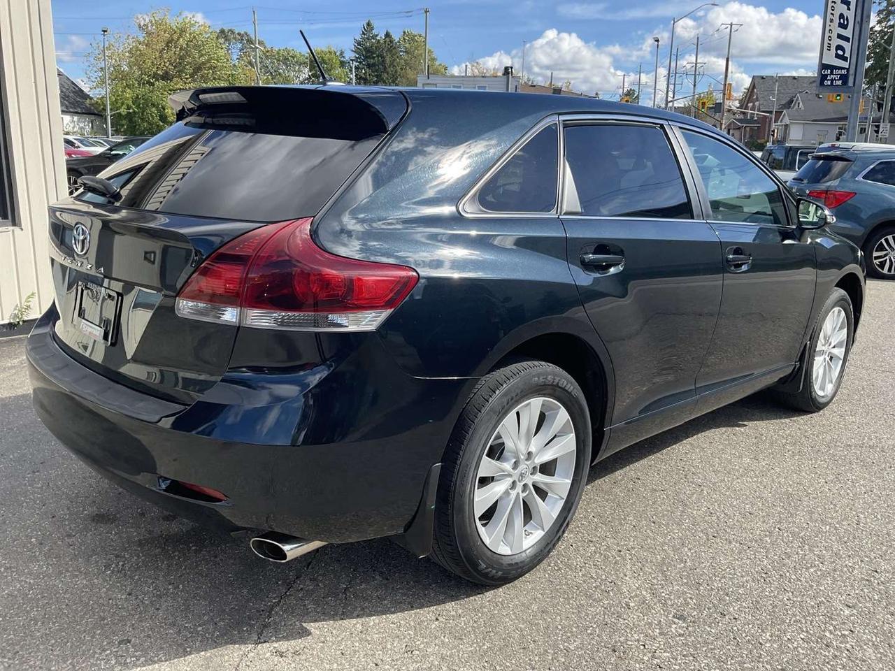 2013 Toyota Venza LE Premium Pkg - LEATHER! BACK-UP CAM! DUAL ROOF! BLUETOOTH! Photo