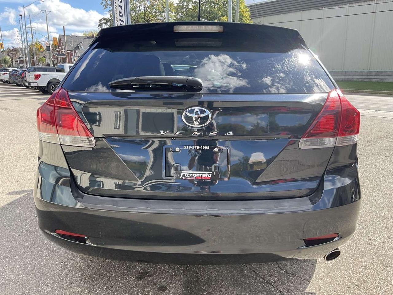 2013 Toyota Venza LE Premium Pkg - LEATHER! BACK-UP CAM! DUAL ROOF! BLUETOOTH! Photo