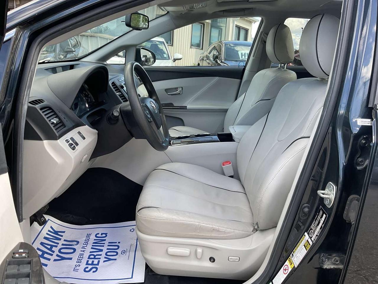 2013 Toyota Venza LE Premium Pkg - LEATHER! BACK-UP CAM! DUAL ROOF! BLUETOOTH! Photo