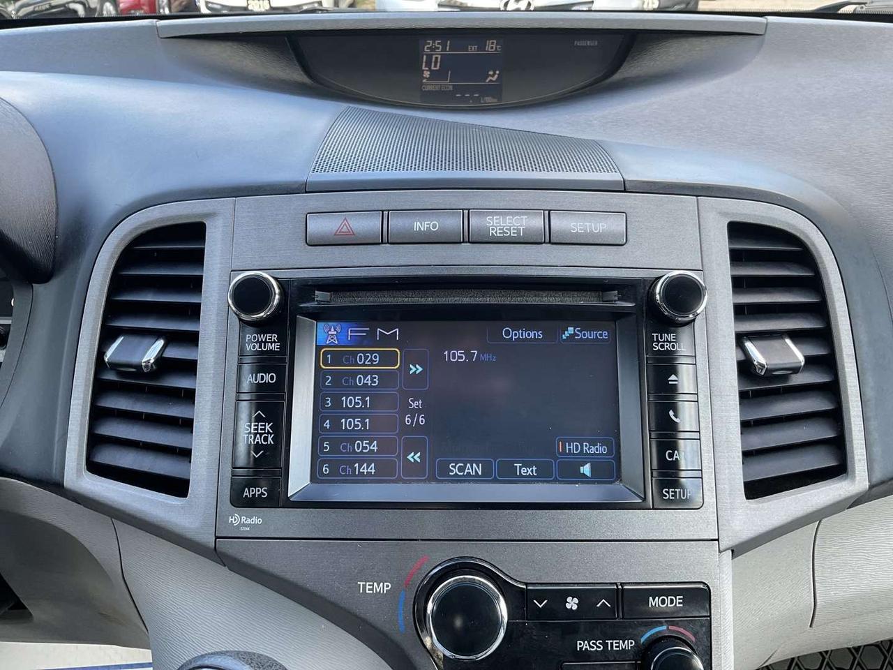 2013 Toyota Venza LE Premium Pkg - LEATHER! BACK-UP CAM! DUAL ROOF! BLUETOOTH! Photo