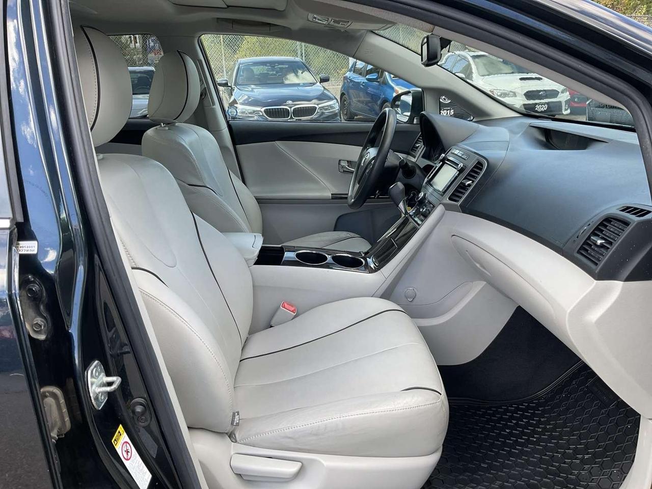2013 Toyota Venza LE Premium Pkg - LEATHER! BACK-UP CAM! DUAL ROOF! BLUETOOTH! Photo