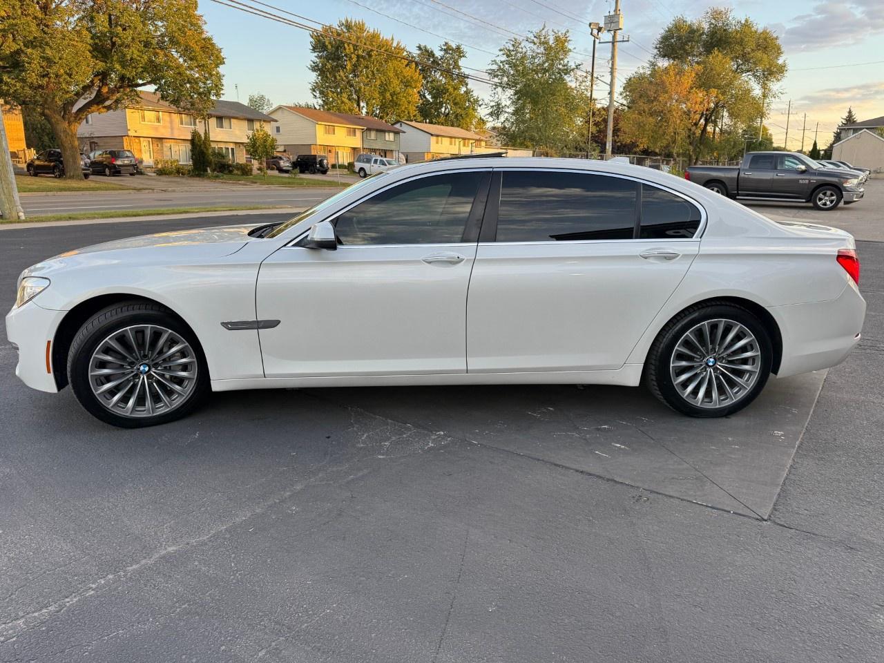 2014 BMW 7 Series 4dr Sdn 750Li xDrive AWD Photo3