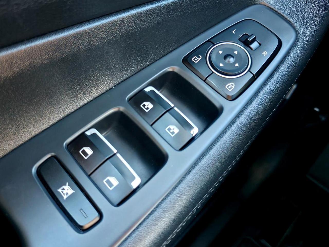 2020 Hyundai Santa Fe 2.4L Essential TA avec ensemble sécurité Photo