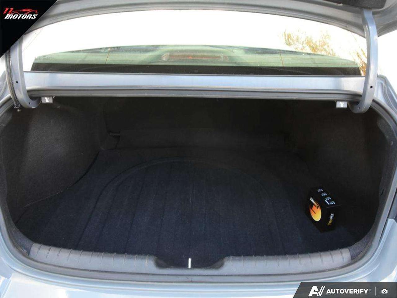 2022 Hyundai Elantra Preferred IVT w/Sun & Tech Package   CERTIFIED Photo