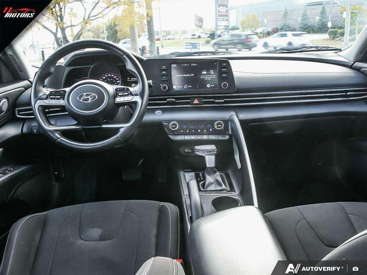 2022 Hyundai Elantra Preferred IVT w/Sun & Tech Package   CERTIFIED Photo