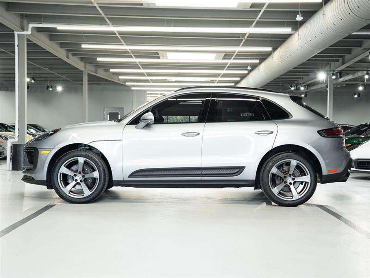 2024 Porsche Macan AWD Photo