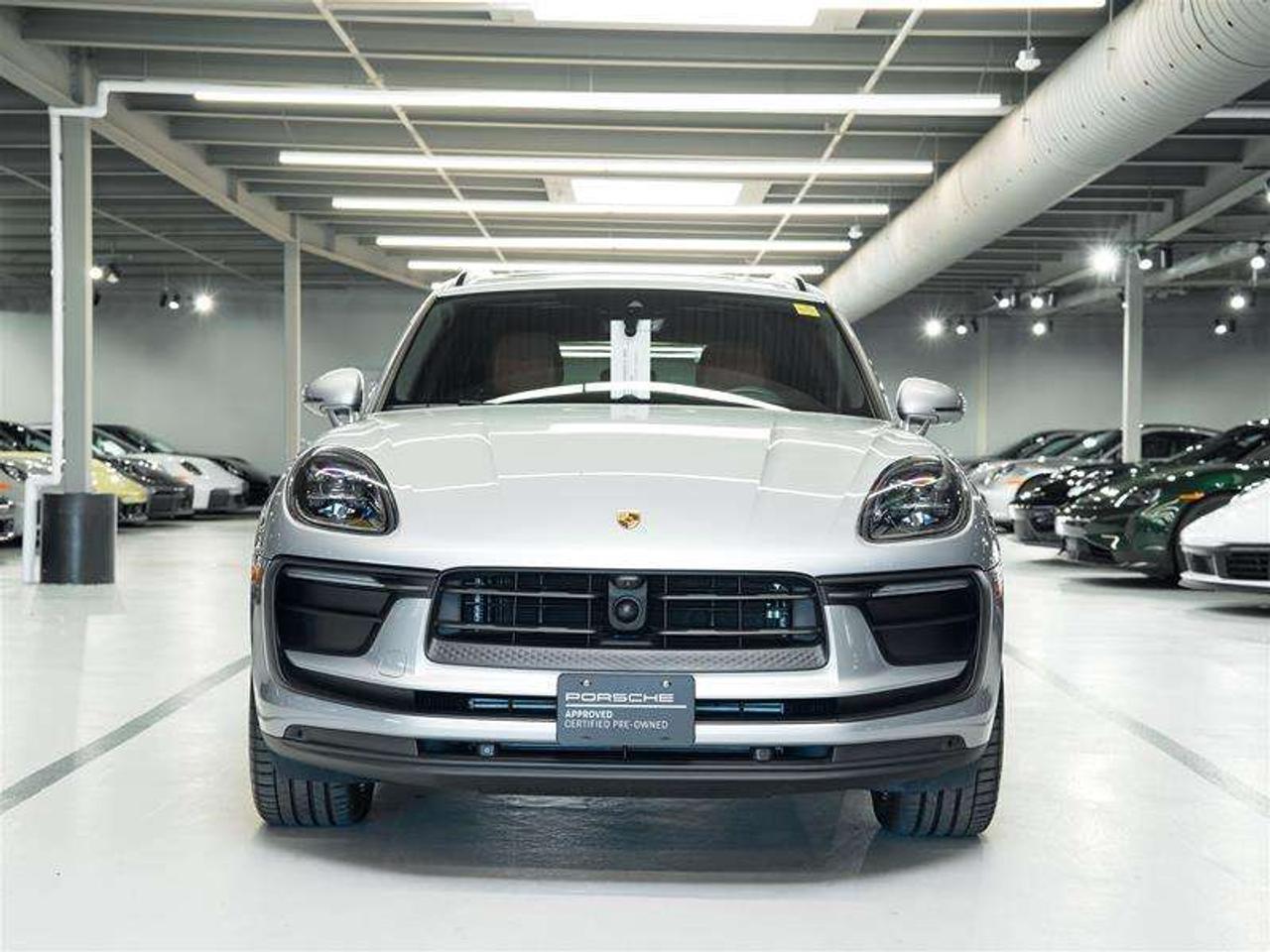2024 Porsche Macan AWD Photo