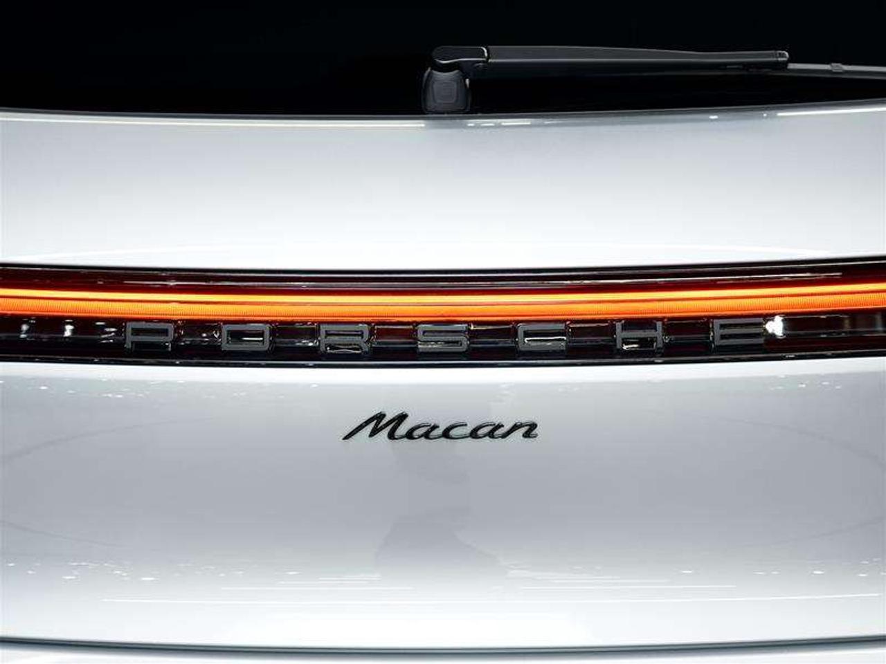 2024 Porsche Macan AWD Photo