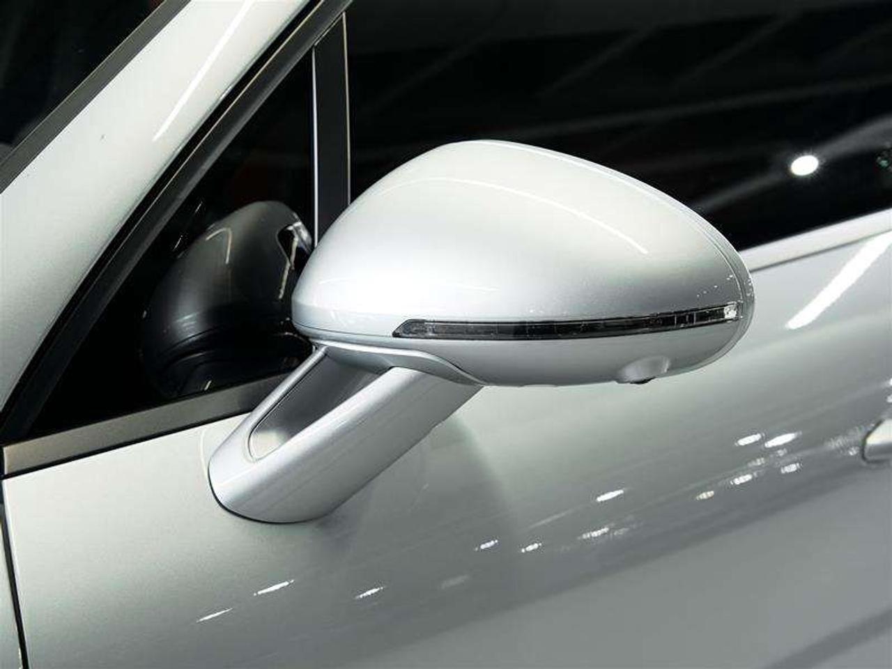 2024 Porsche Macan AWD Photo