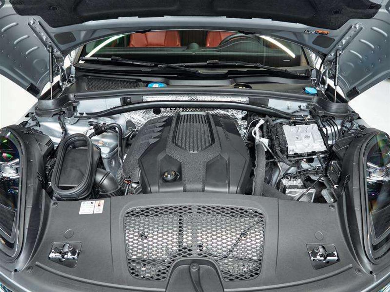 2024 Porsche Macan AWD Photo