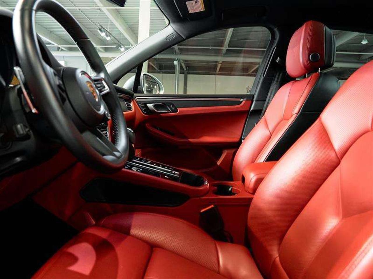 2024 Porsche Macan AWD Photo