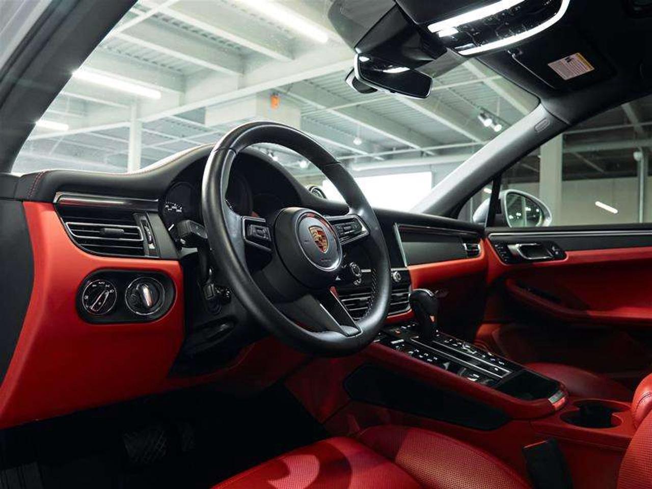 2024 Porsche Macan AWD Photo