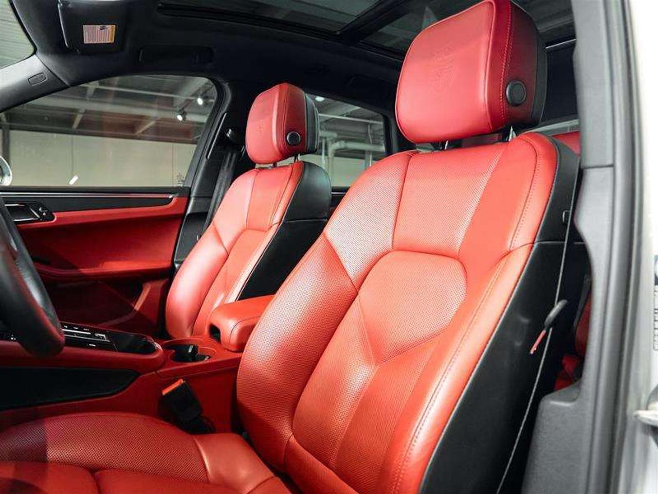 2024 Porsche Macan AWD Photo