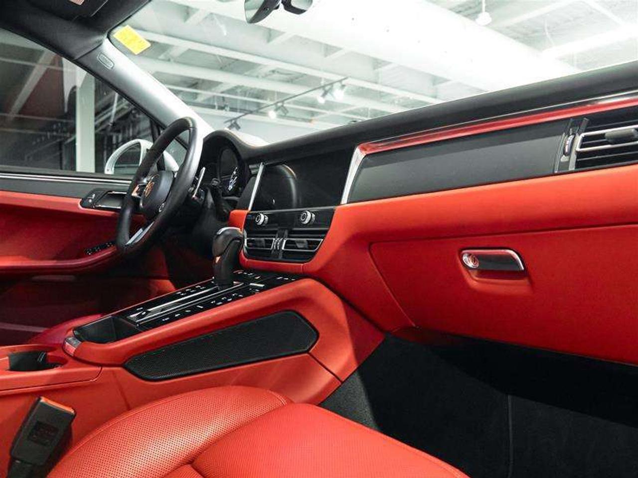 2024 Porsche Macan AWD Photo