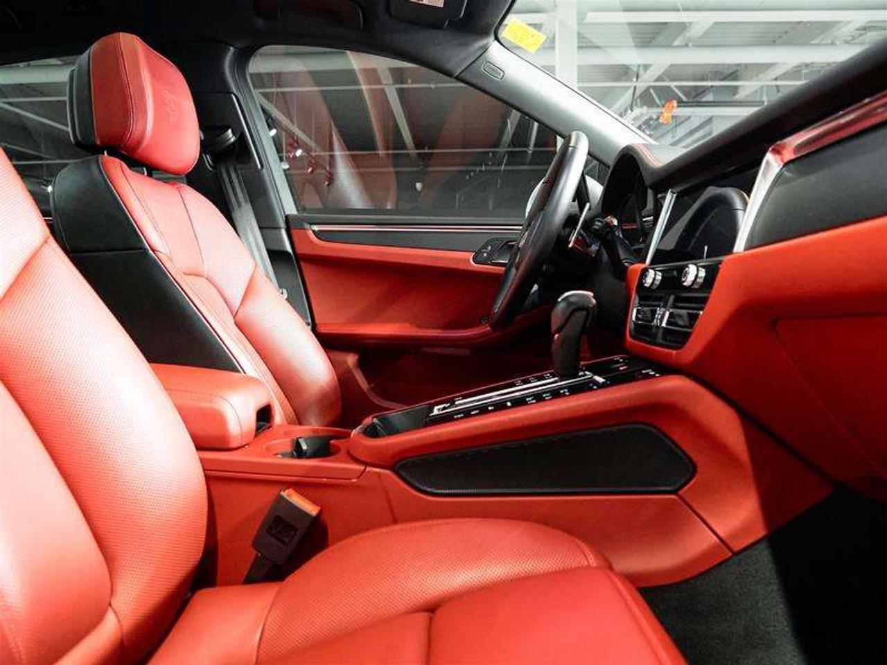 2024 Porsche Macan AWD Photo