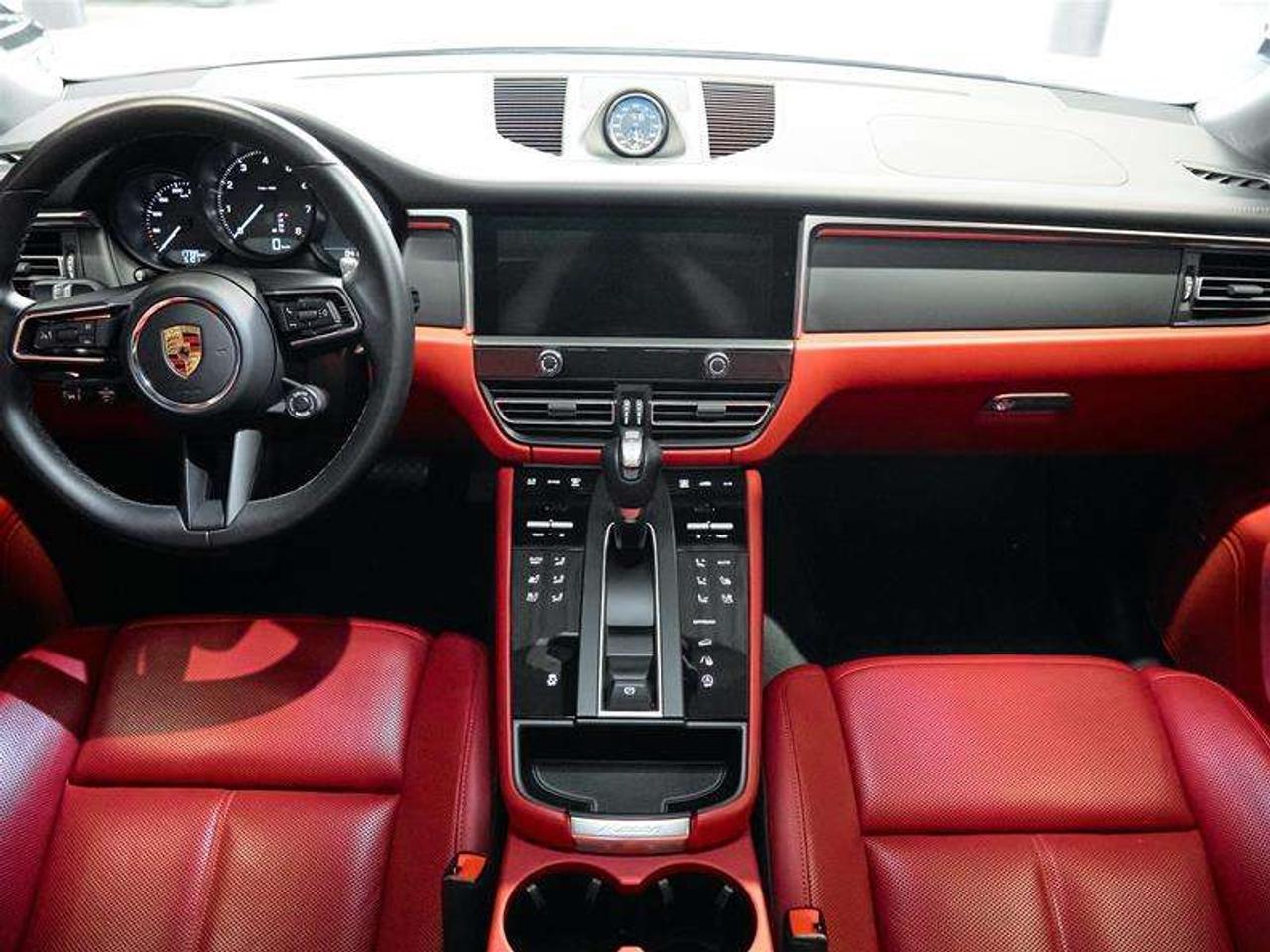 2024 Porsche Macan AWD Photo