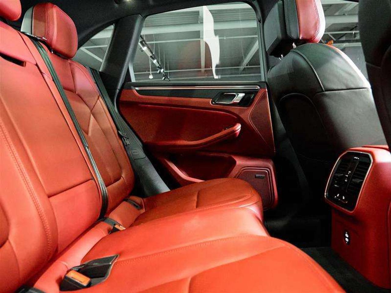 2024 Porsche Macan AWD Photo