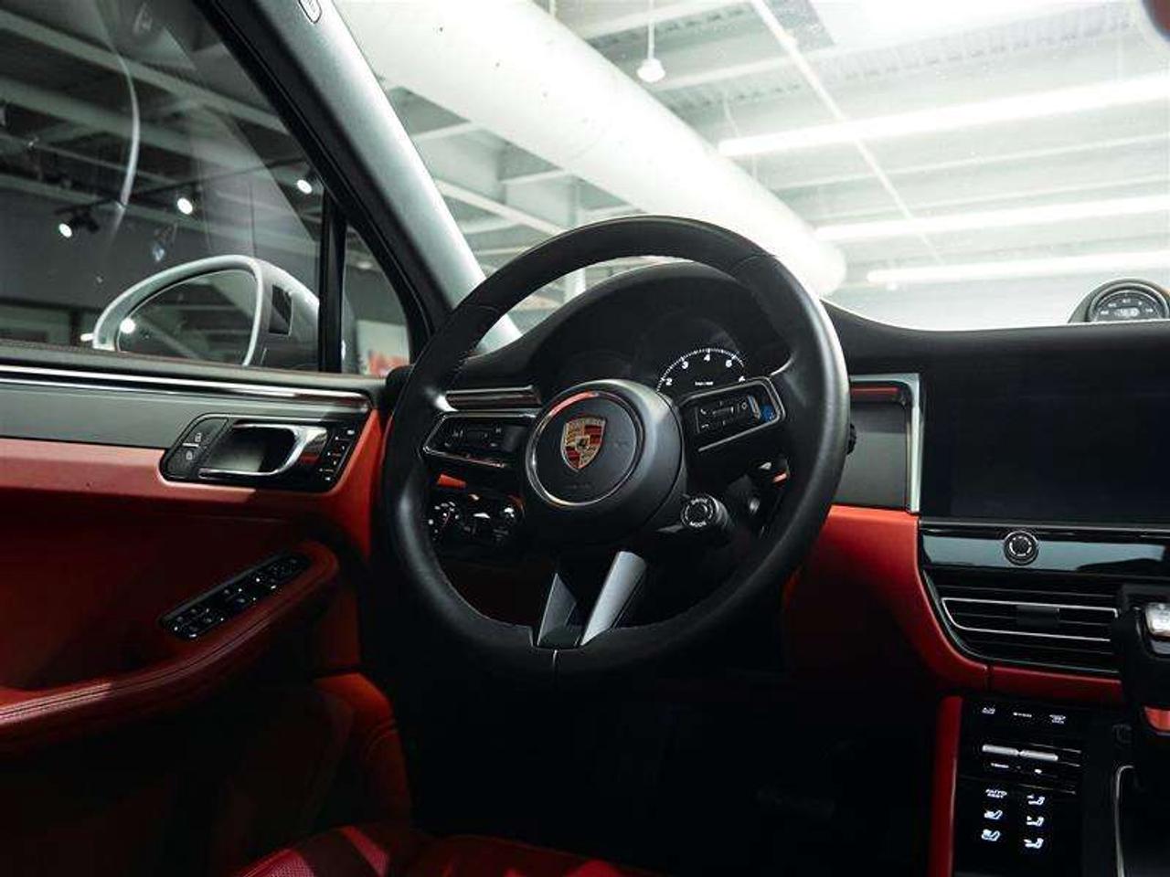 2024 Porsche Macan AWD Photo