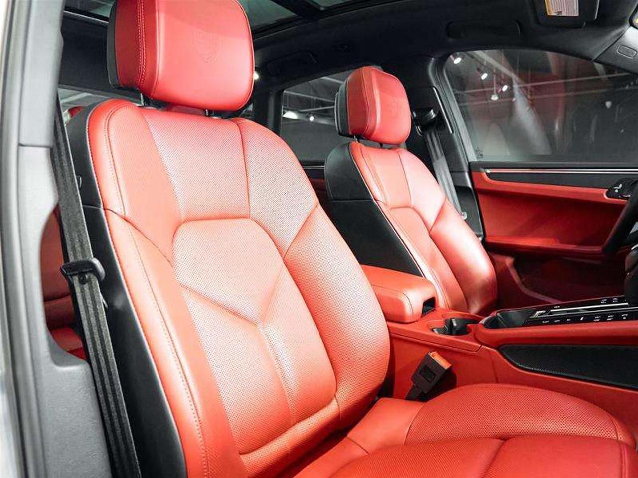 2024 Porsche Macan AWD Photo