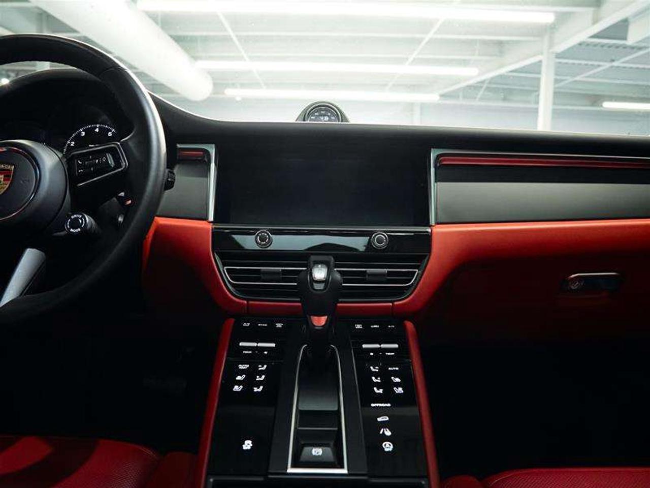 2024 Porsche Macan AWD Photo