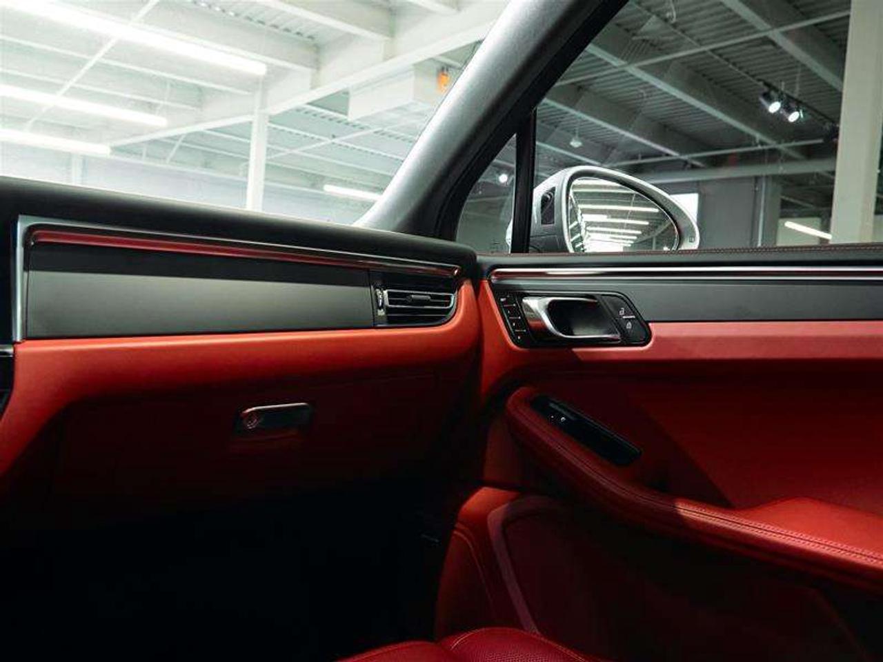 2024 Porsche Macan AWD Photo