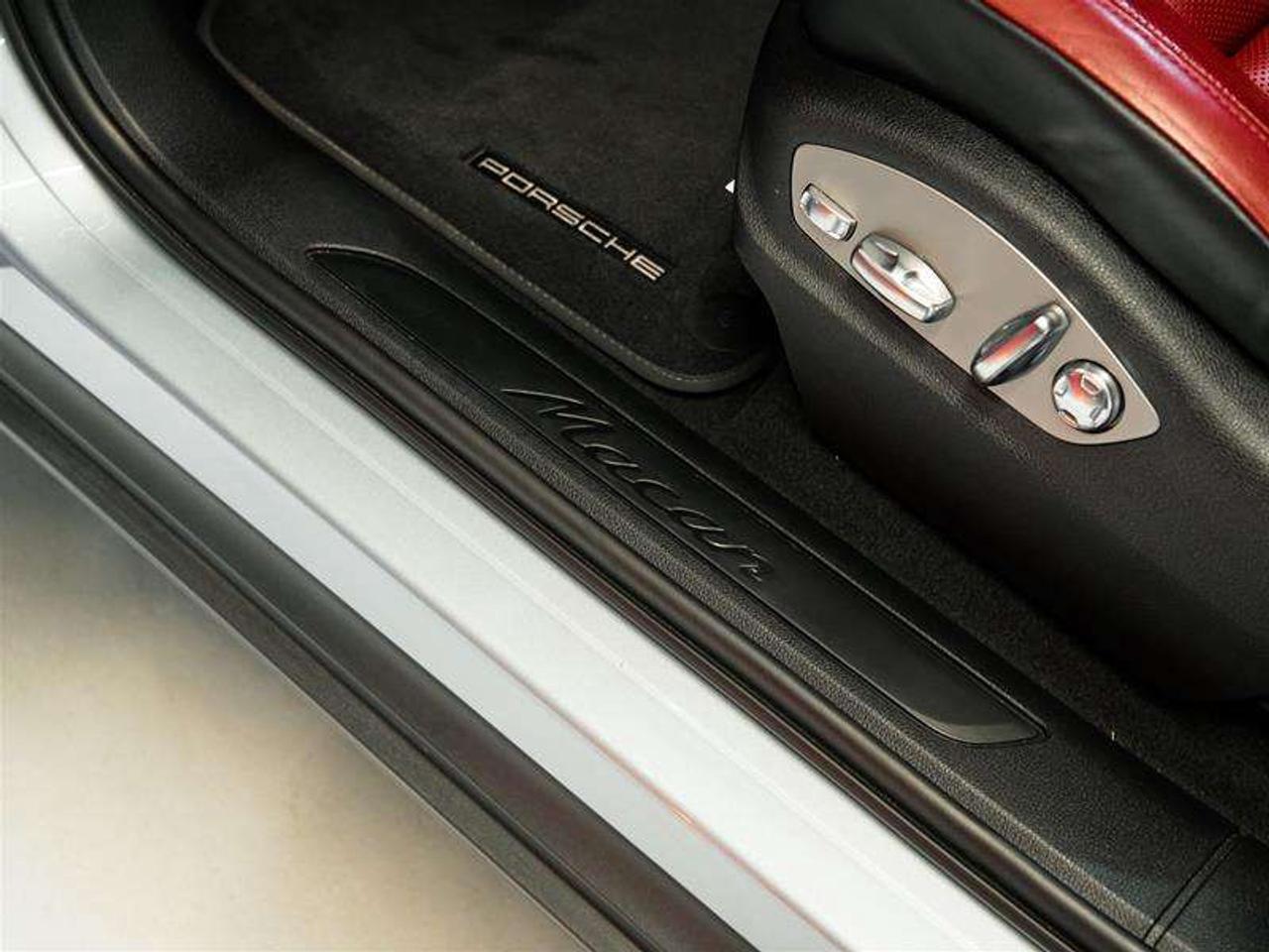 2024 Porsche Macan AWD Photo