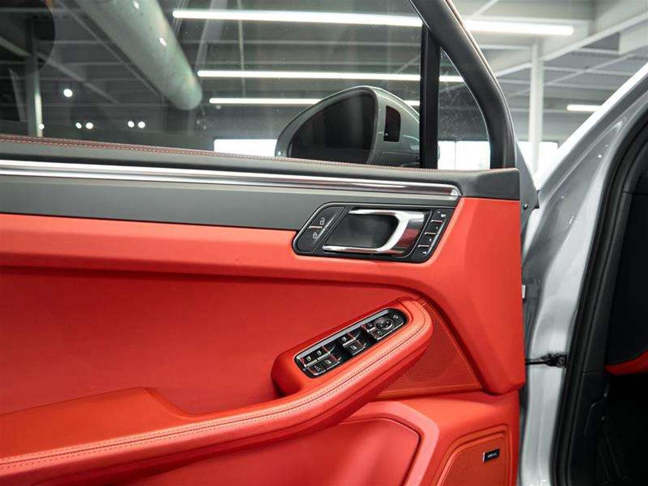 2024 Porsche Macan AWD Photo