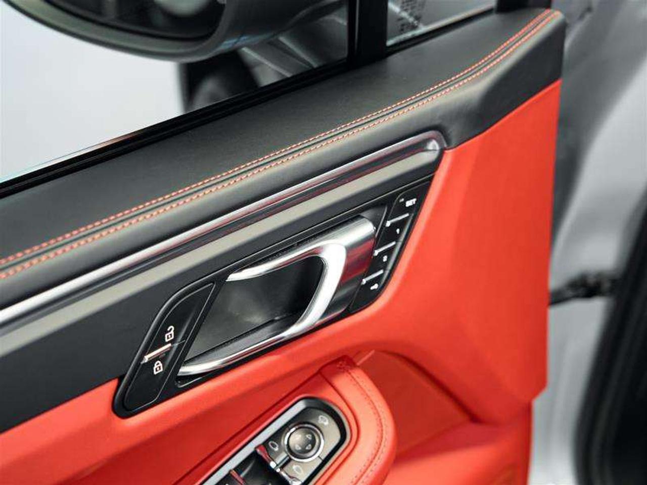 2024 Porsche Macan AWD Photo