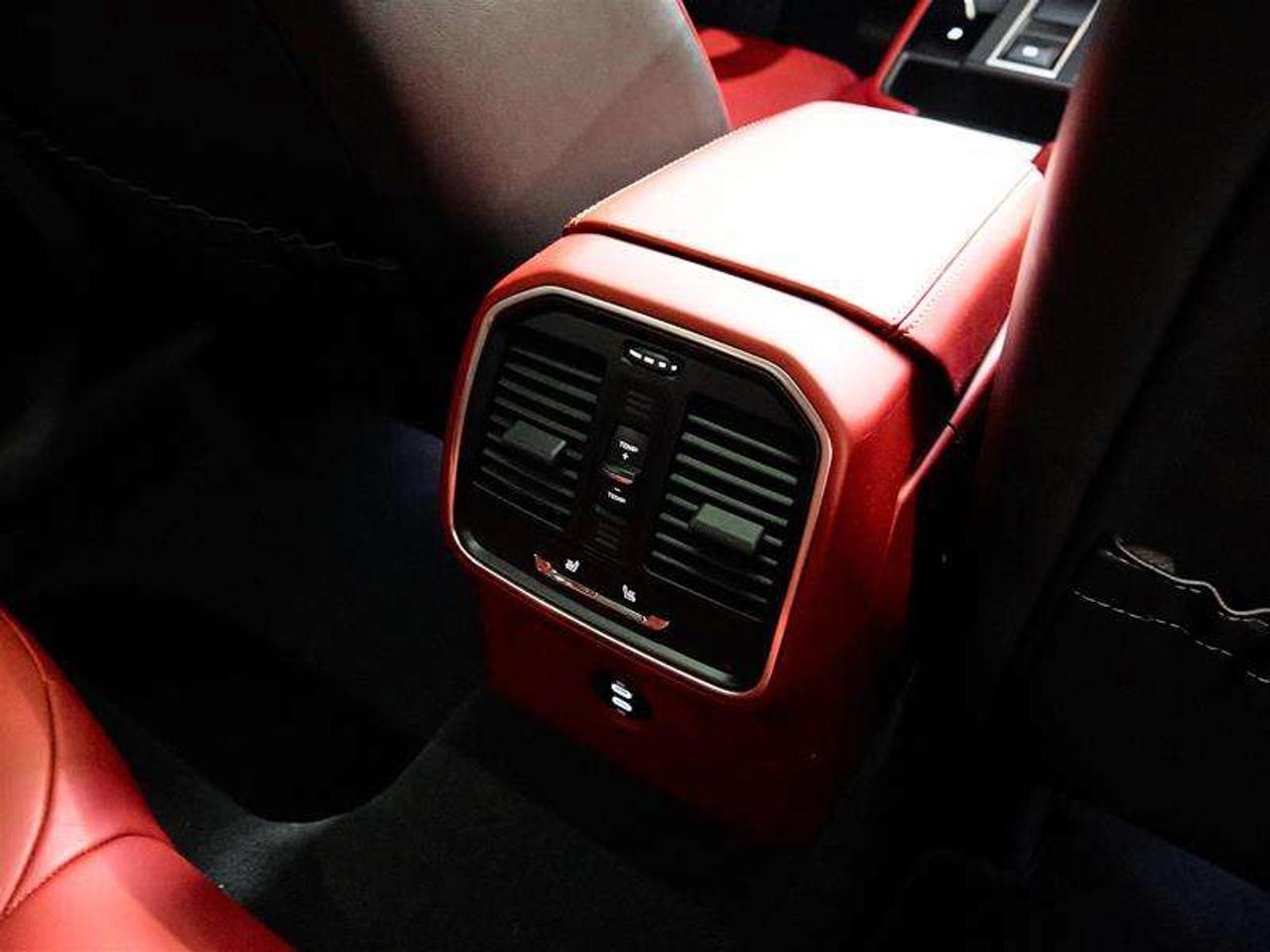 2024 Porsche Macan AWD Photo