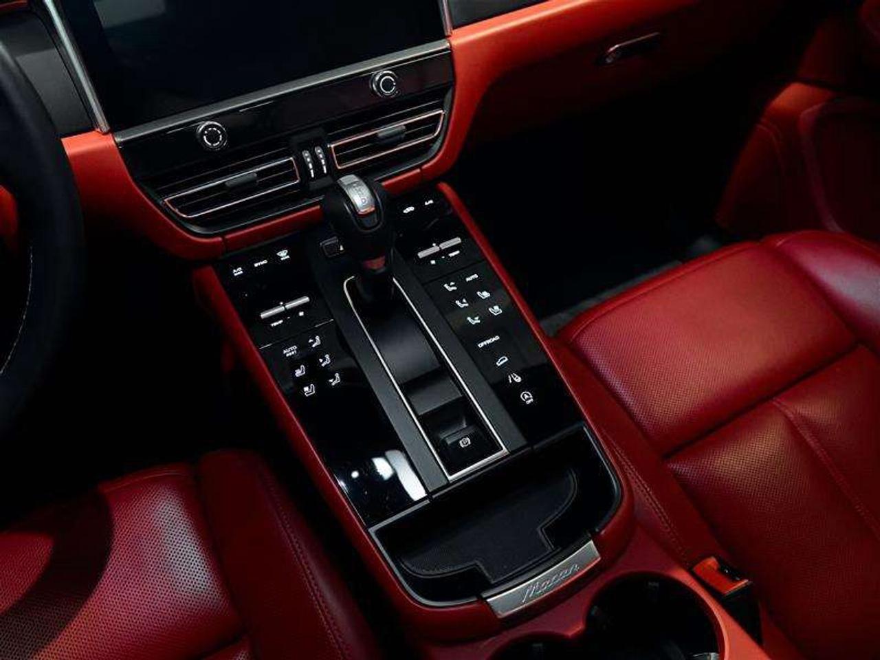 2024 Porsche Macan AWD Photo