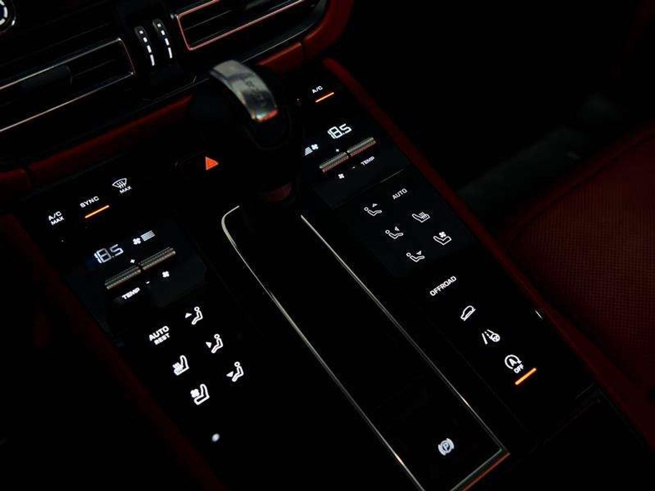 2024 Porsche Macan AWD Photo