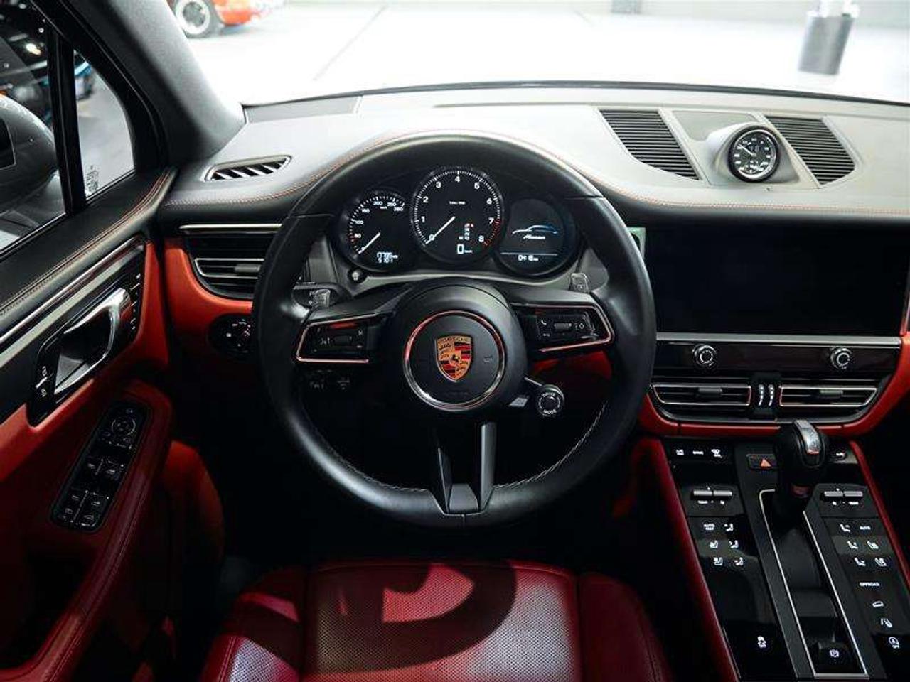 2024 Porsche Macan AWD Photo