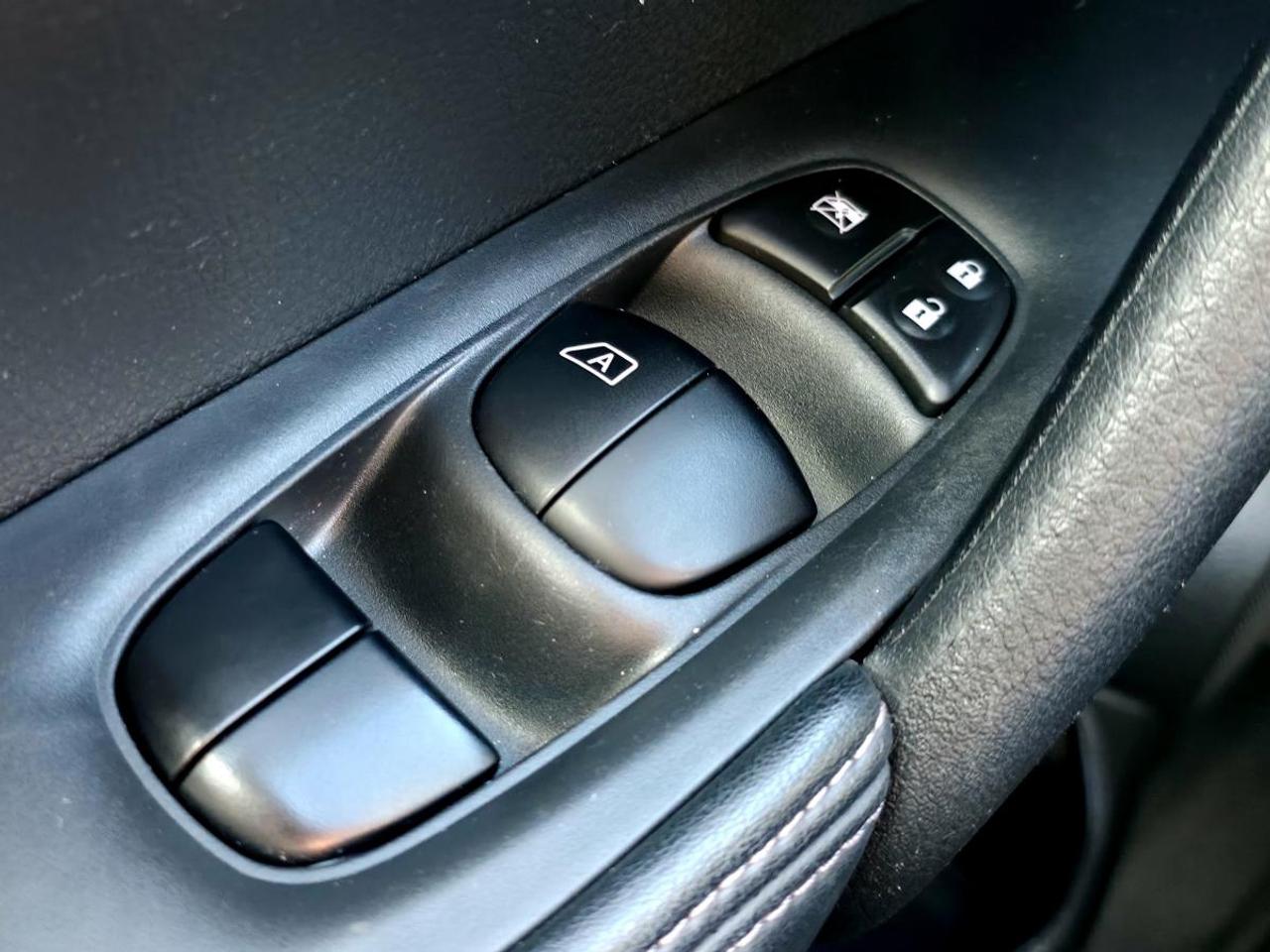 2020 Nissan Rogue S Ti Photo